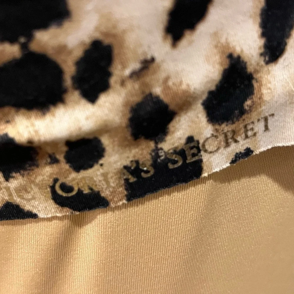 VS Leopard Print Wireless Bra, size Medium